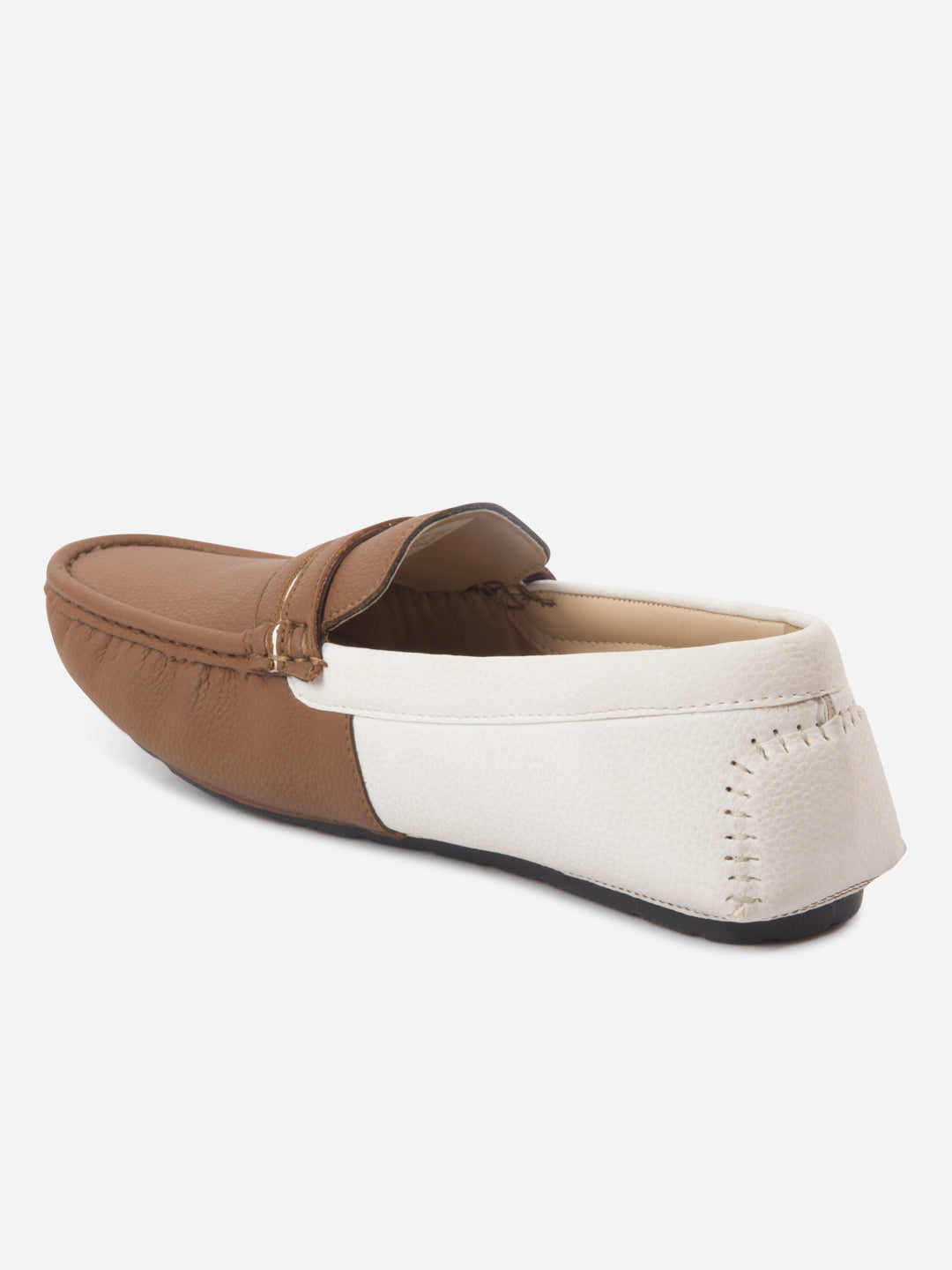 Pantofi loafers bărbați tan și alb, cu design color block, confortabili și la modă