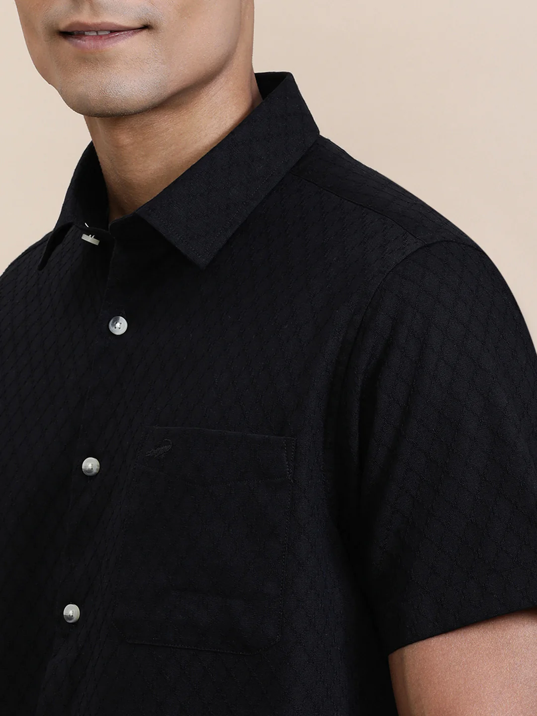 Geometric Shape Self Design Half Sleeve Shirt