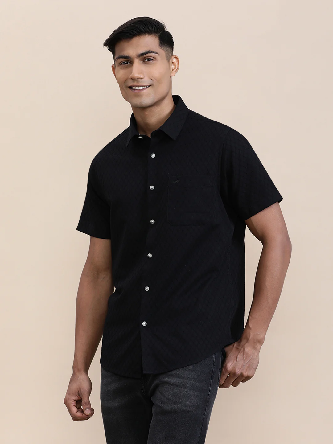 Geometric Shape Self Design Half Sleeve Shirt