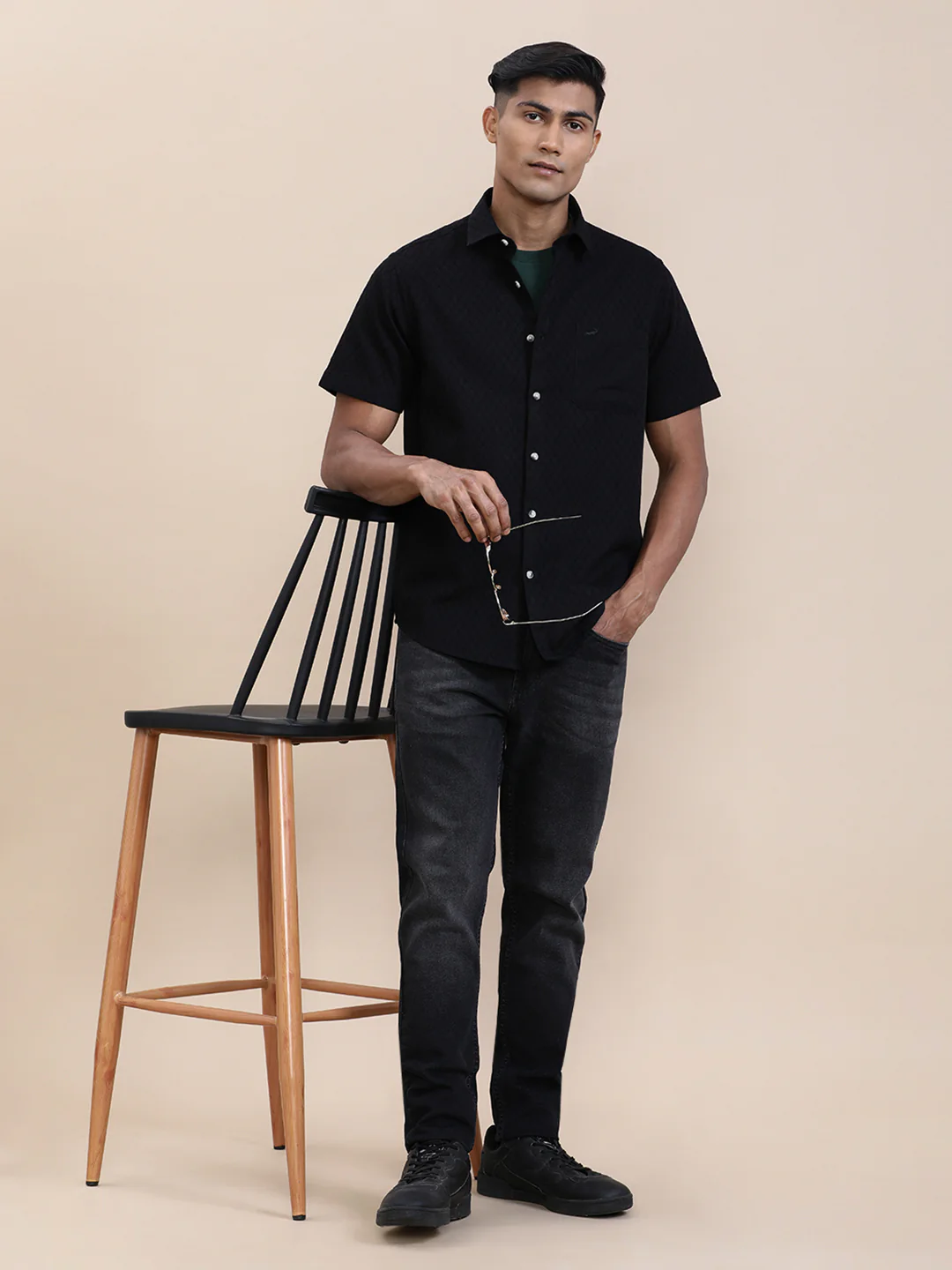 Geometric Shape Self Design Half Sleeve Shirt