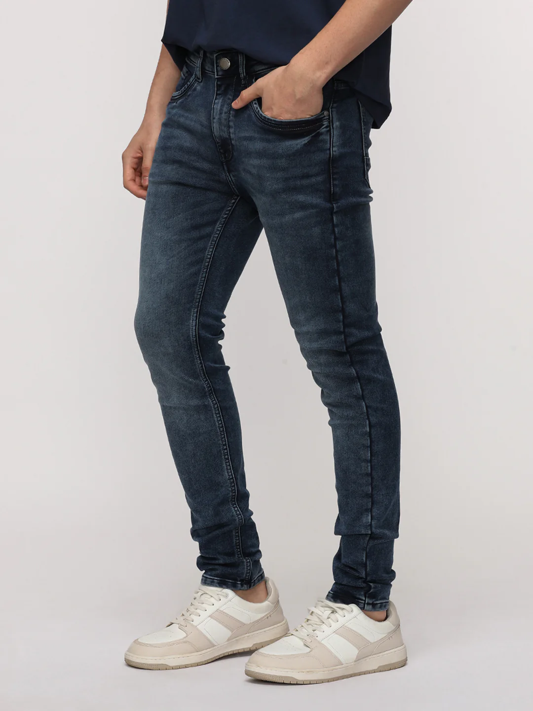 Slim Tapered Signature indigo Denim for Stylish Elegance