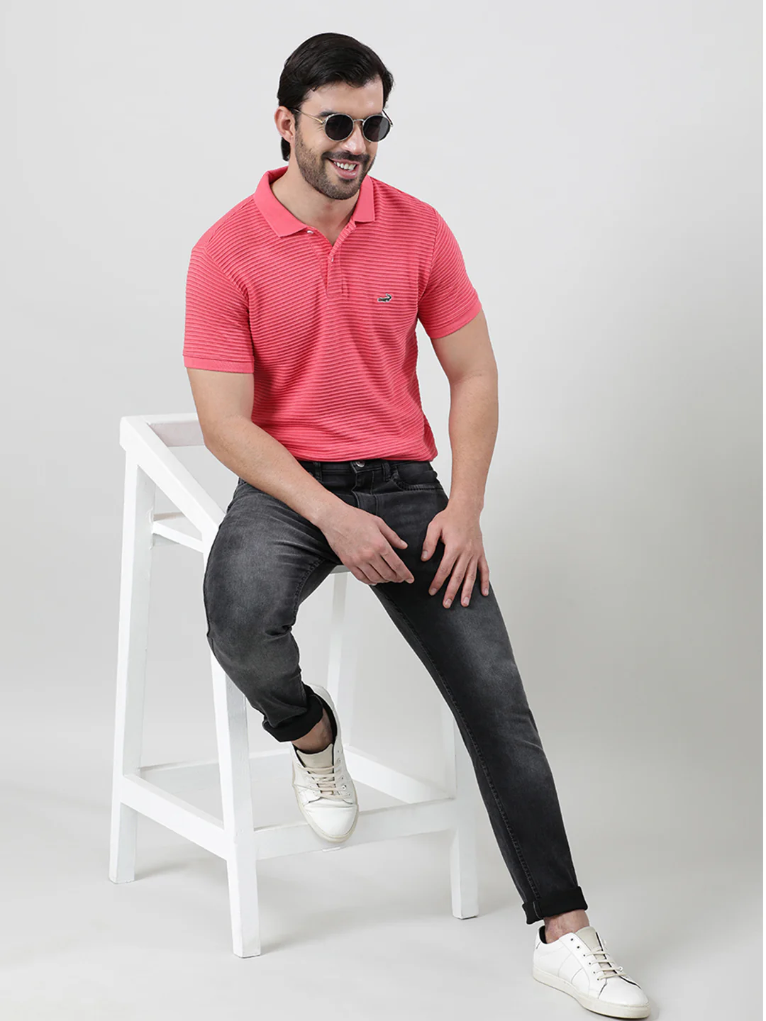 Black Solid Mid Rise Slim Tapered Jean