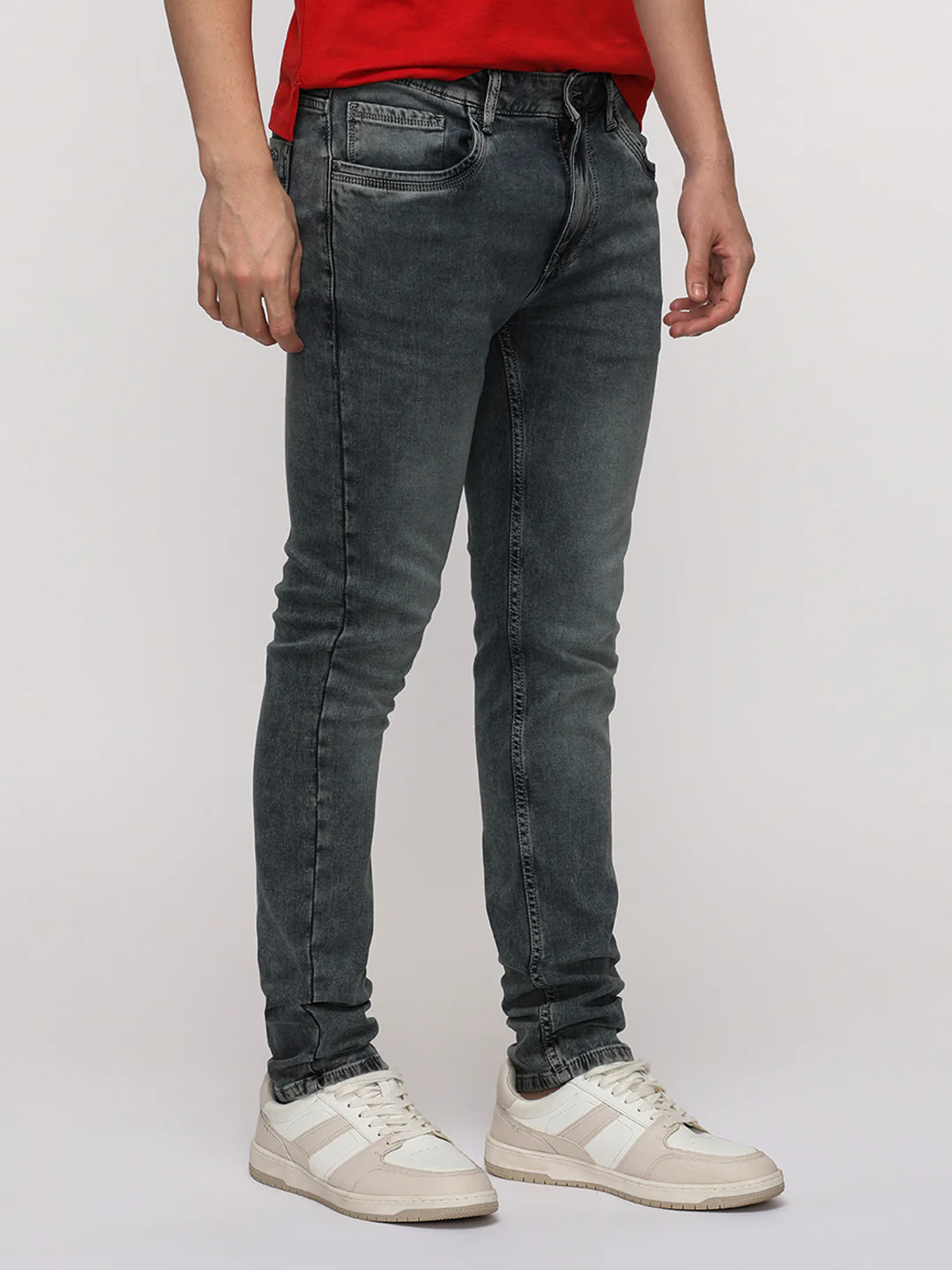 Slim Fit Signature Tint Denim for Trendy Outfits