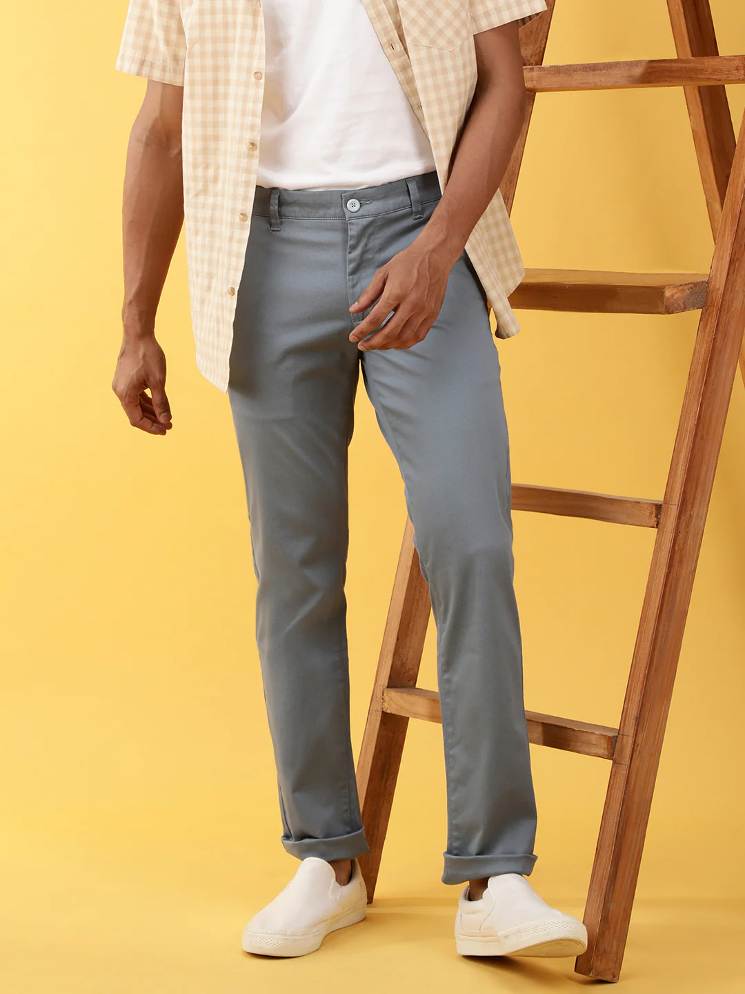 Blue Solid Slim Fit Casual Trouser
