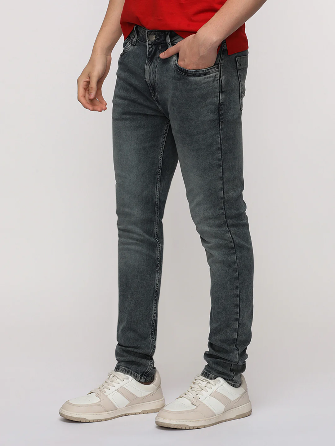 Slim Fit Signature Tint Denim for Trendy Outfits