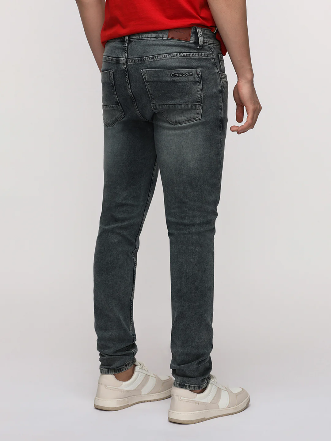 Slim Fit Signature Tint Denim for Trendy Outfits