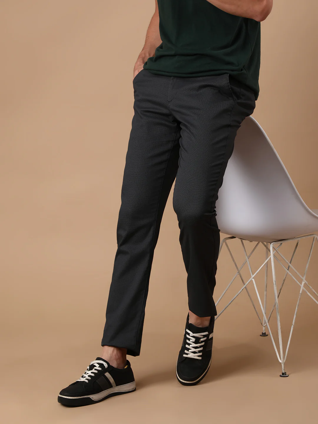 Dark Grey Solid Slim Fit Casual Trouser