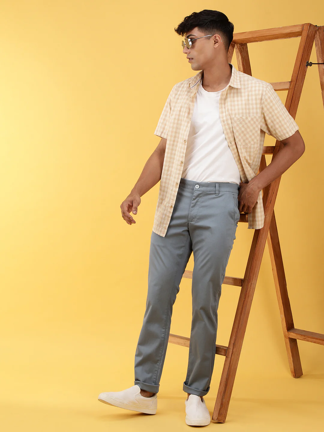 Blue Solid Slim Fit Casual Trouser