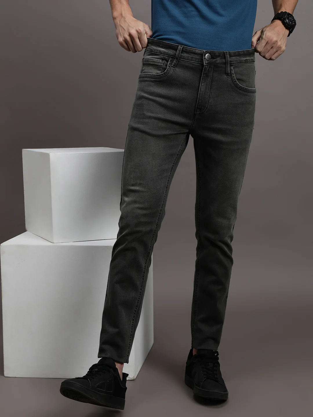 Black Solid Mid Rise Slim Tapered Casual Jean