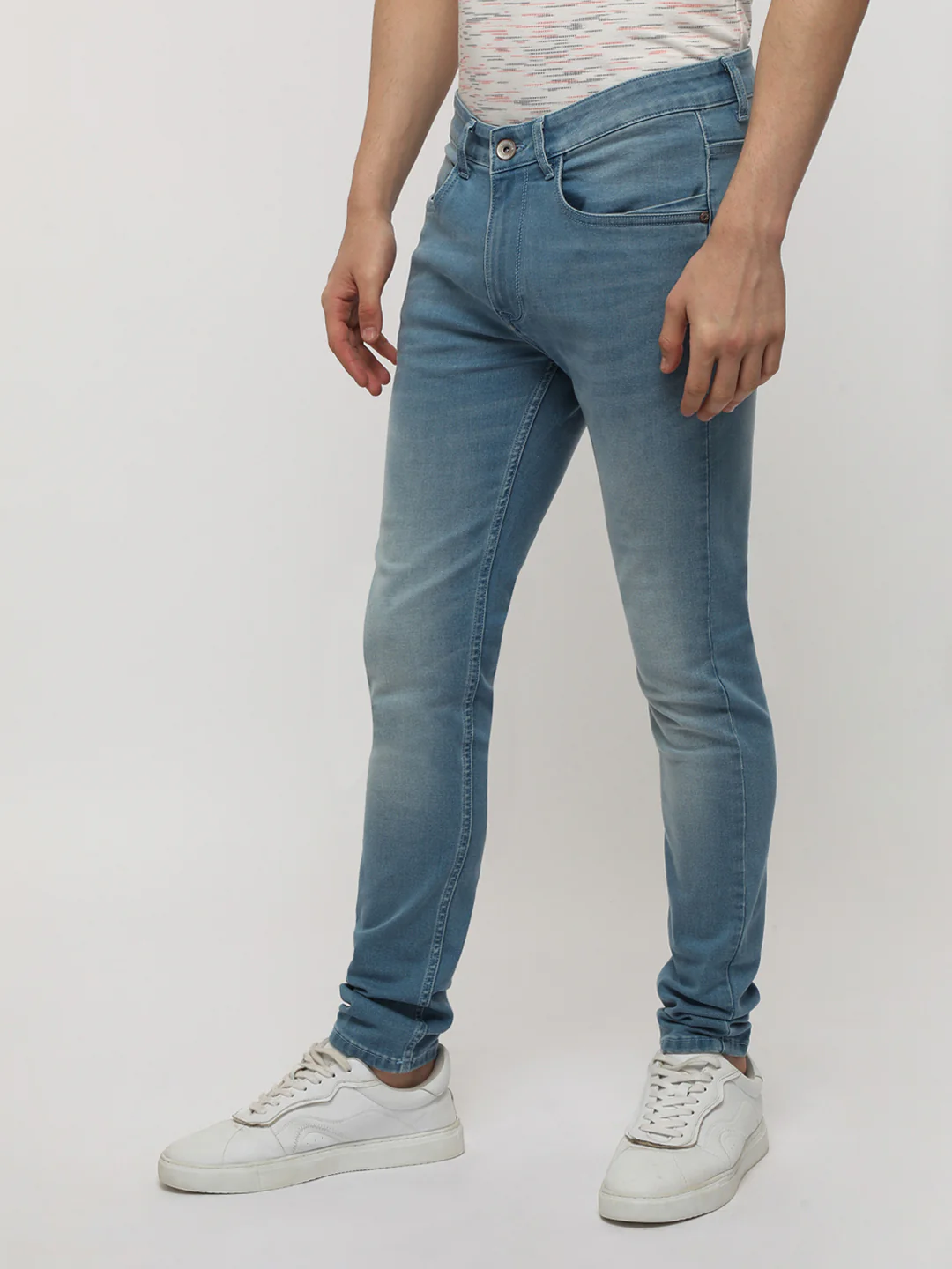 Slim Tapered Light Blue Denim for Trendy Style