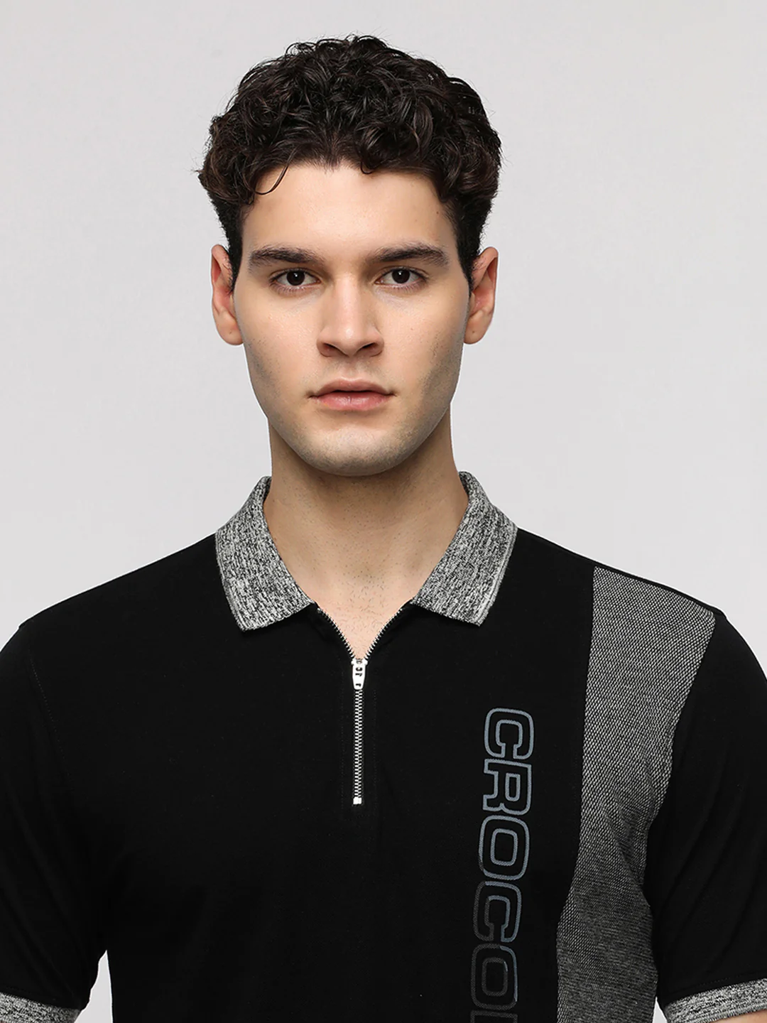 Vertical Colour-Blocking Zipper Polo T-Shirt in Jet Black