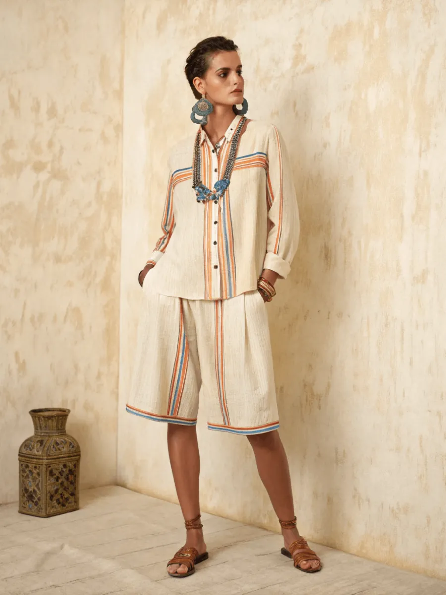 Cotton and linen women's shirt and five length pants set