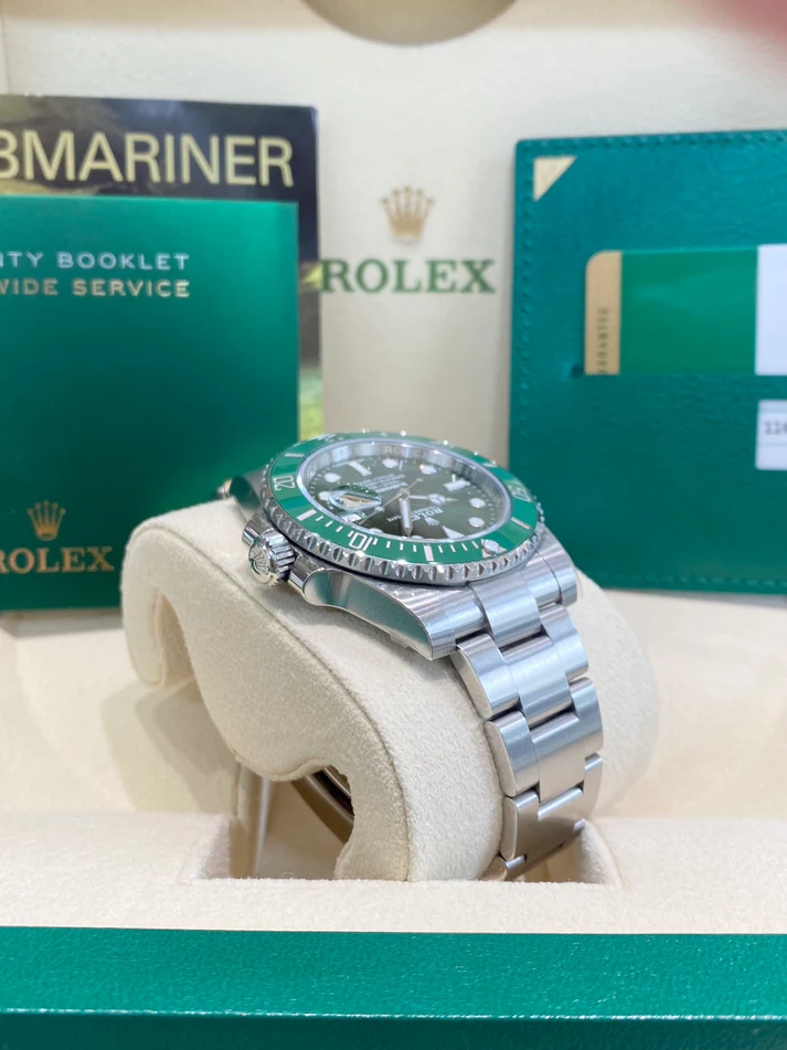 Rolex Submariner Date Hulk Oystersteel Men's Watch 116610LV-0002