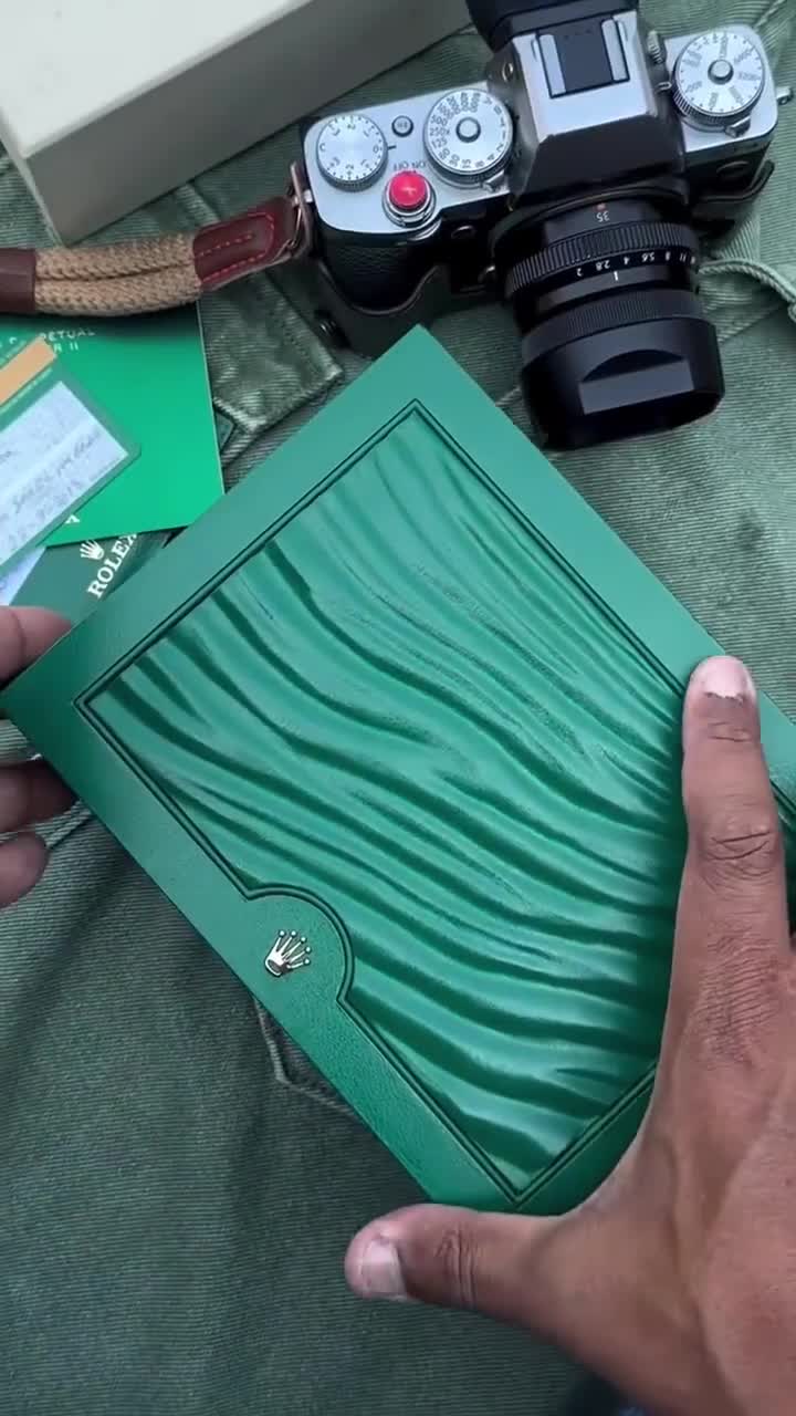 Rolex GMT-Master II 40mm Root Beer Black Dial Oyster Bracelet 18k Rose Gold Watch 126715chnr-0001