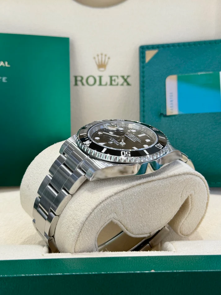Rolex Submariner Date Hulk Oystersteel Men's Watch 116610LV-0002