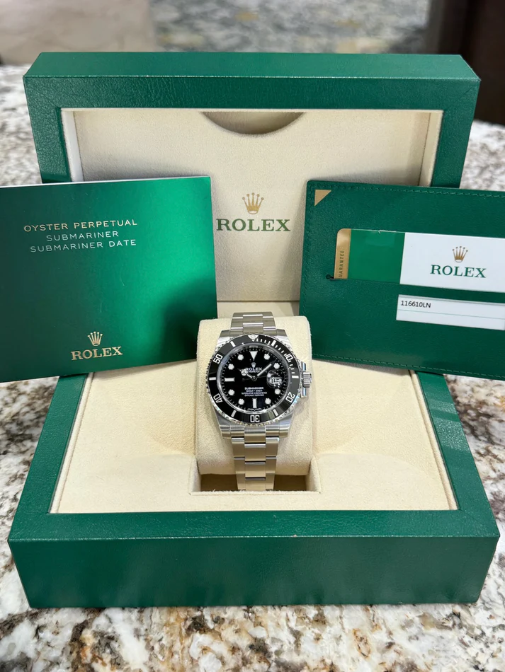 Rolex Submariner Date Hulk Oystersteel Men's Watch 116610LV-0002