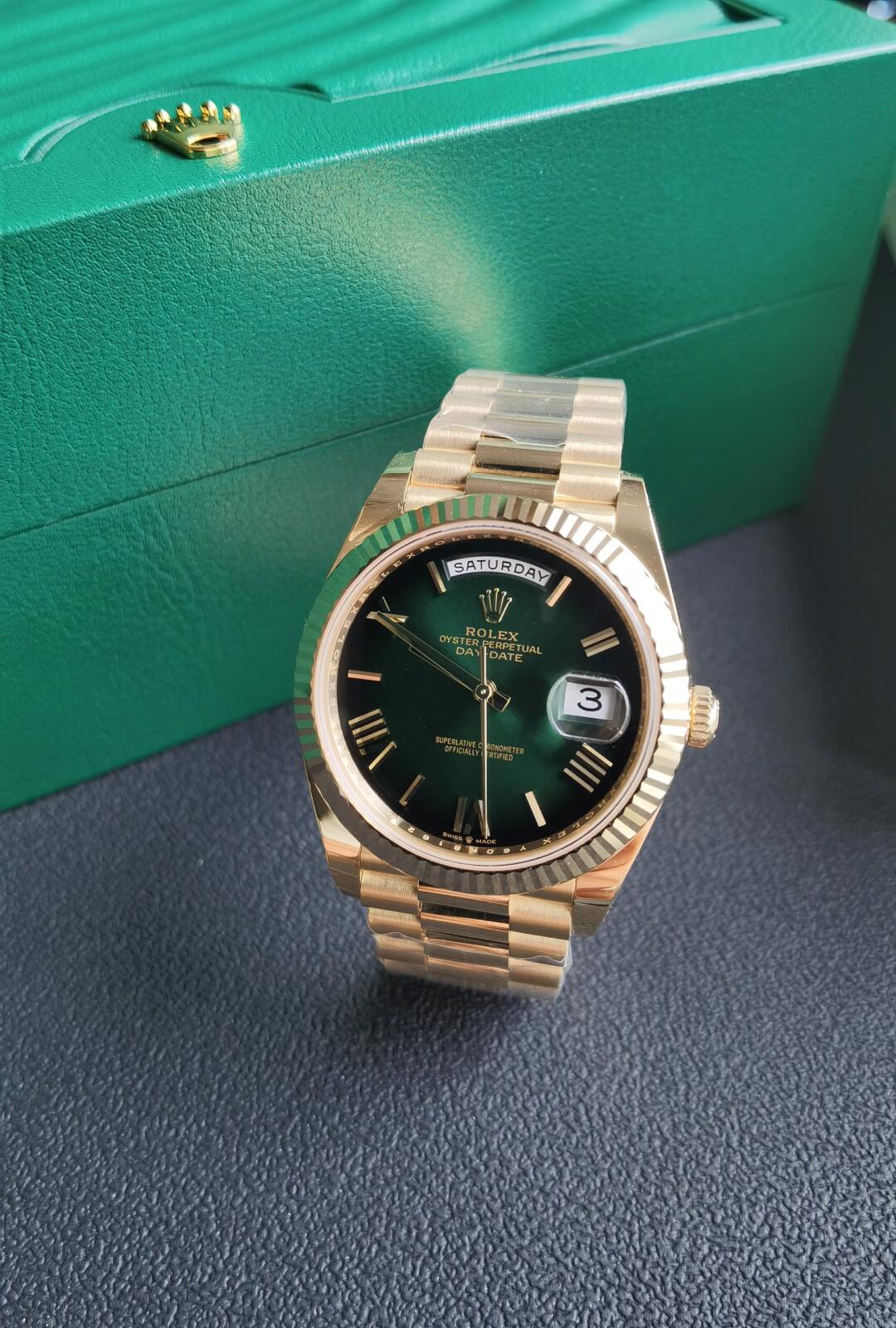 Rolex 2024 Day-Date m128238-0118 Green Dial Yellow Gold Bracelet