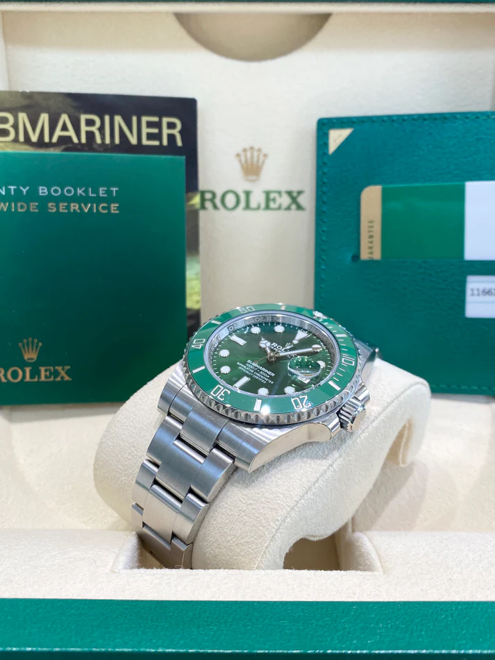 Rolex Submariner Date Hulk Oystersteel Men's Watch 116610LV-0002