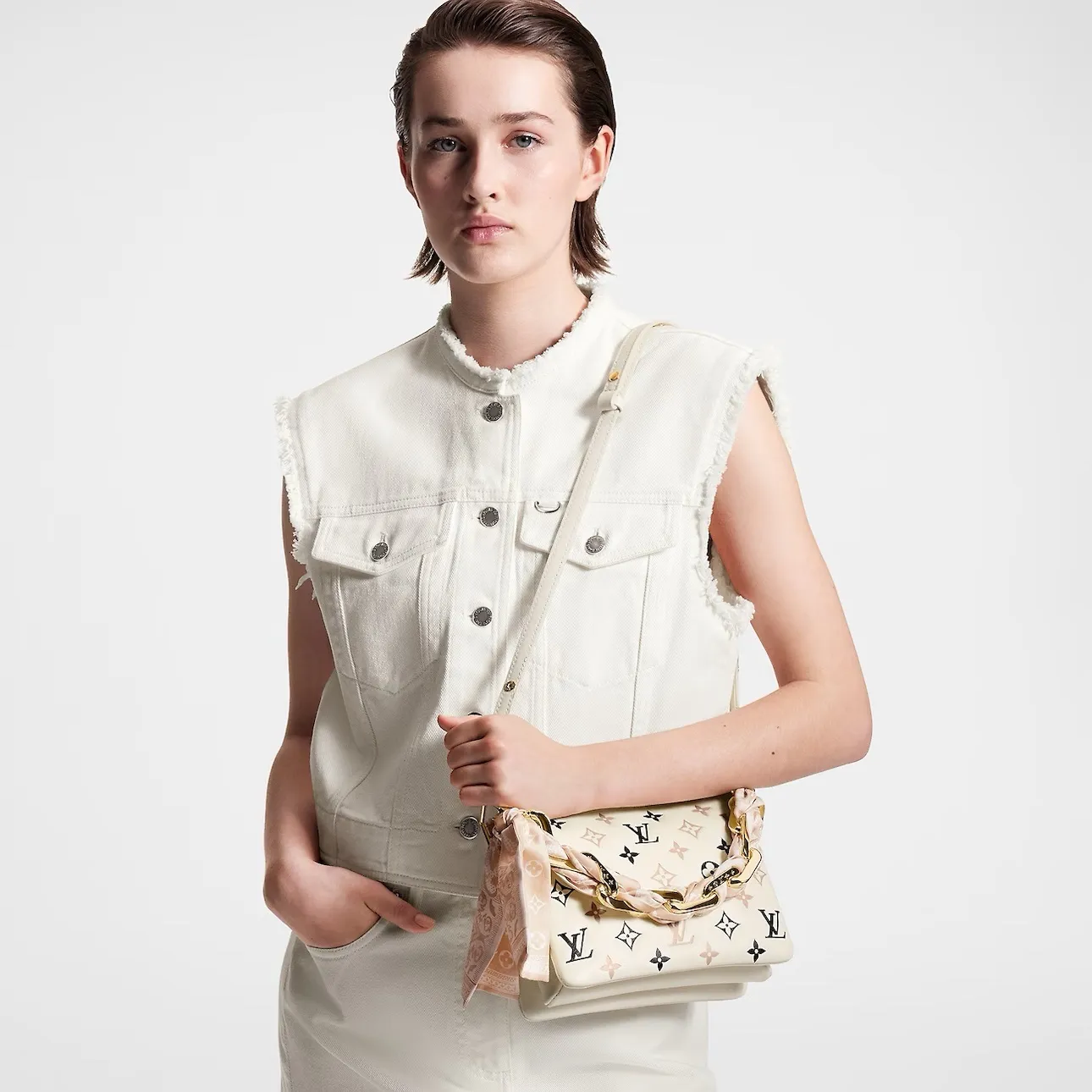 Replicate Coussin BB M22954 (1:1Replicate )(1:1 replica)