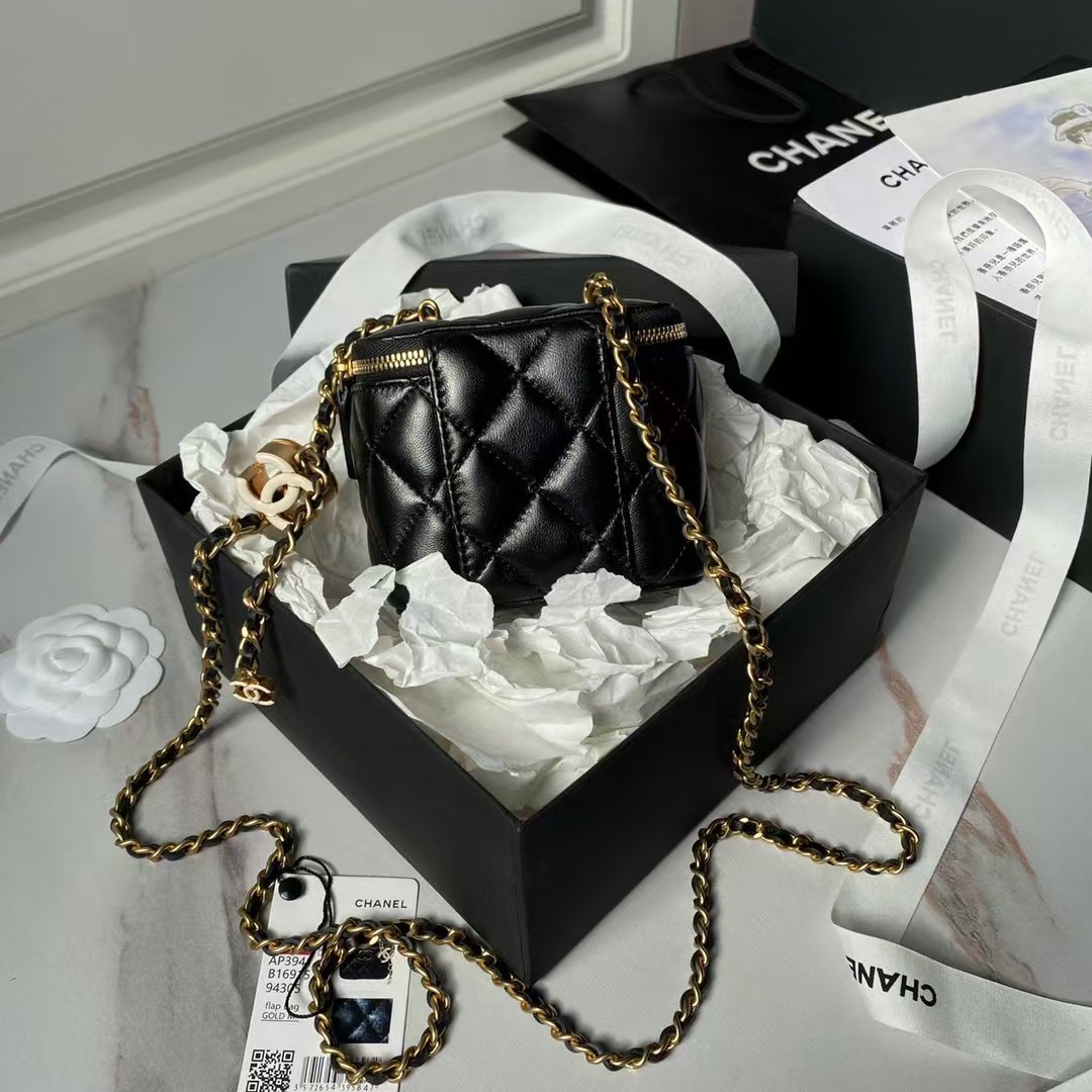 Replicate Chanel AP3941 Mini Vanity Case Lambskin Enamel   Gold-Tone Metal Black(1:1 replica)
