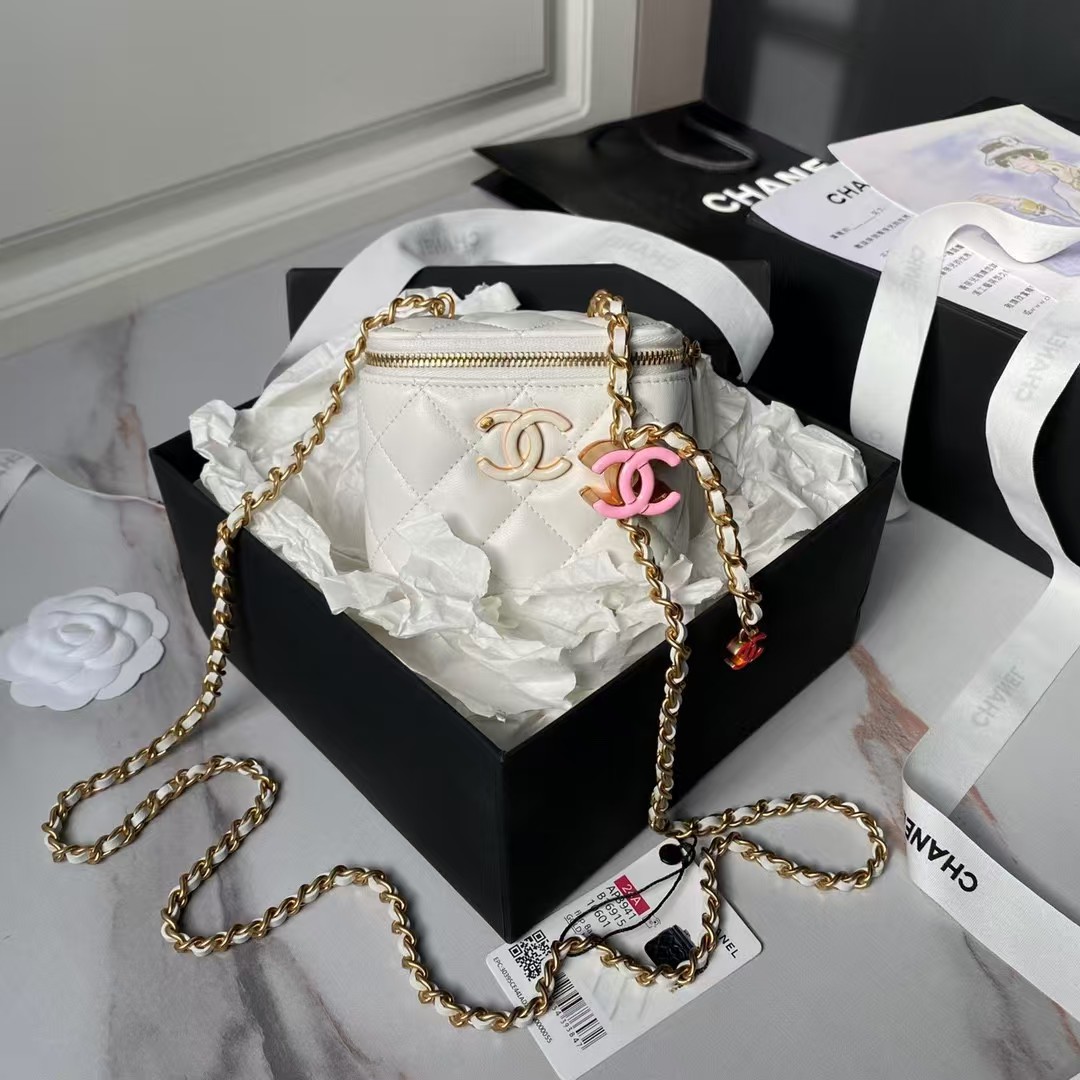 Replicate Chanel AP3941 Mini Vanity Case Lambskin Enamel   Gold-Tone Metal White(1:1 replica)