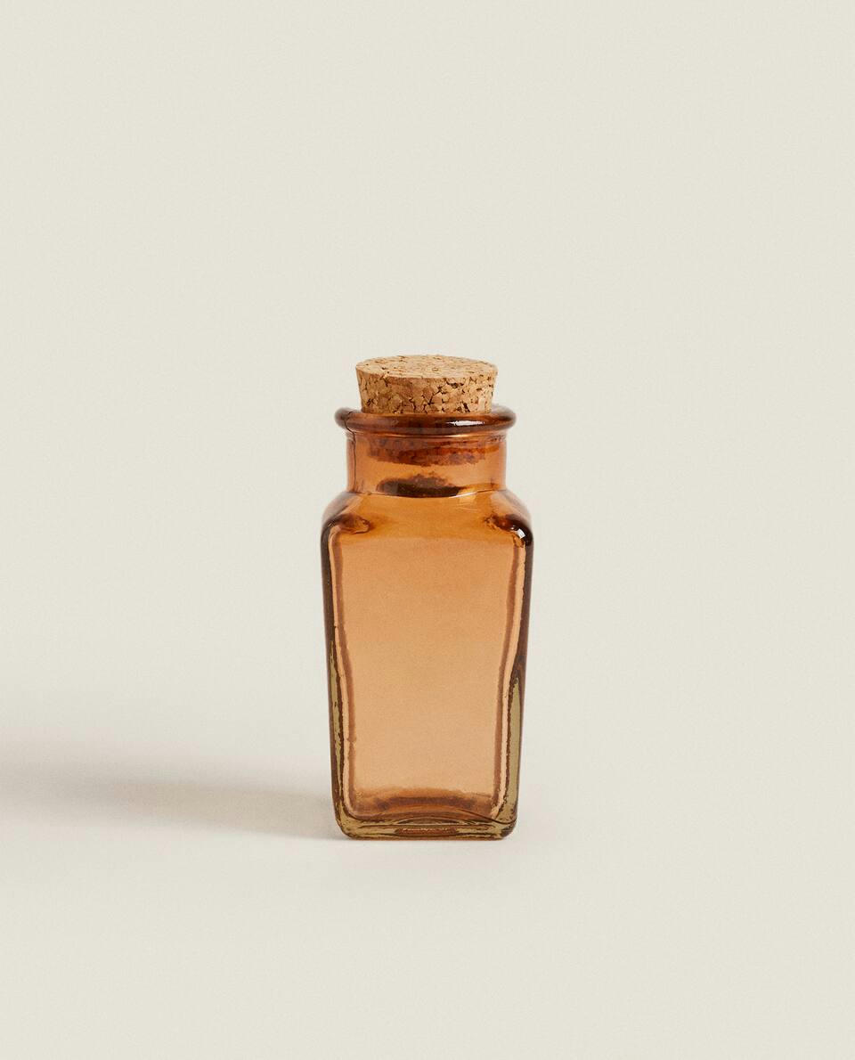 FACETED GLASS SALT SHAKER WITH CORK