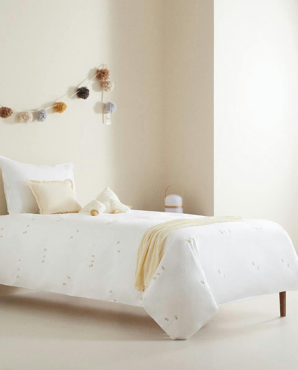 EMBROIDERED DUVET COVER