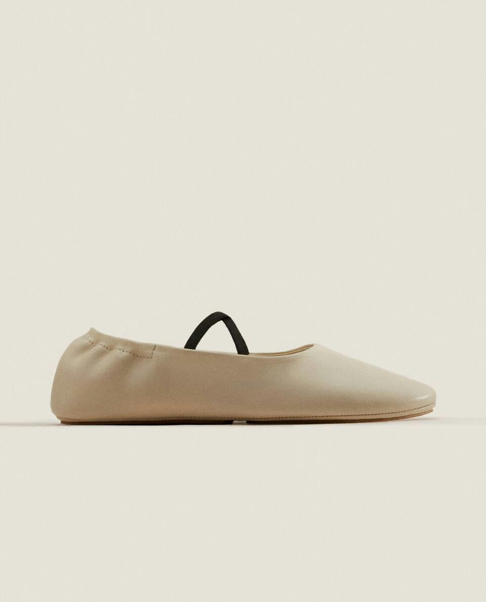 LEATHER BALLERINAS WITH A HIGH VAMP