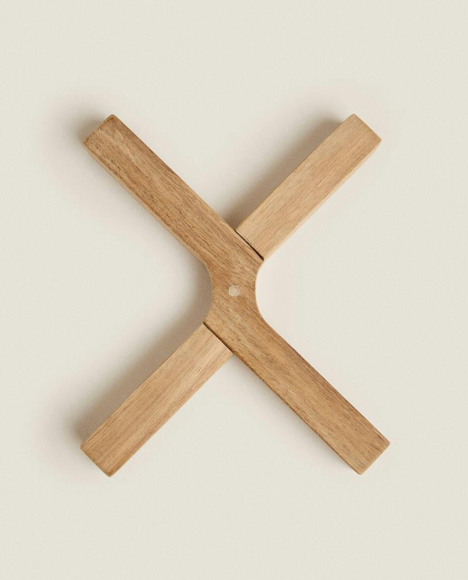 FOLDABLE ACACIA TRIVET