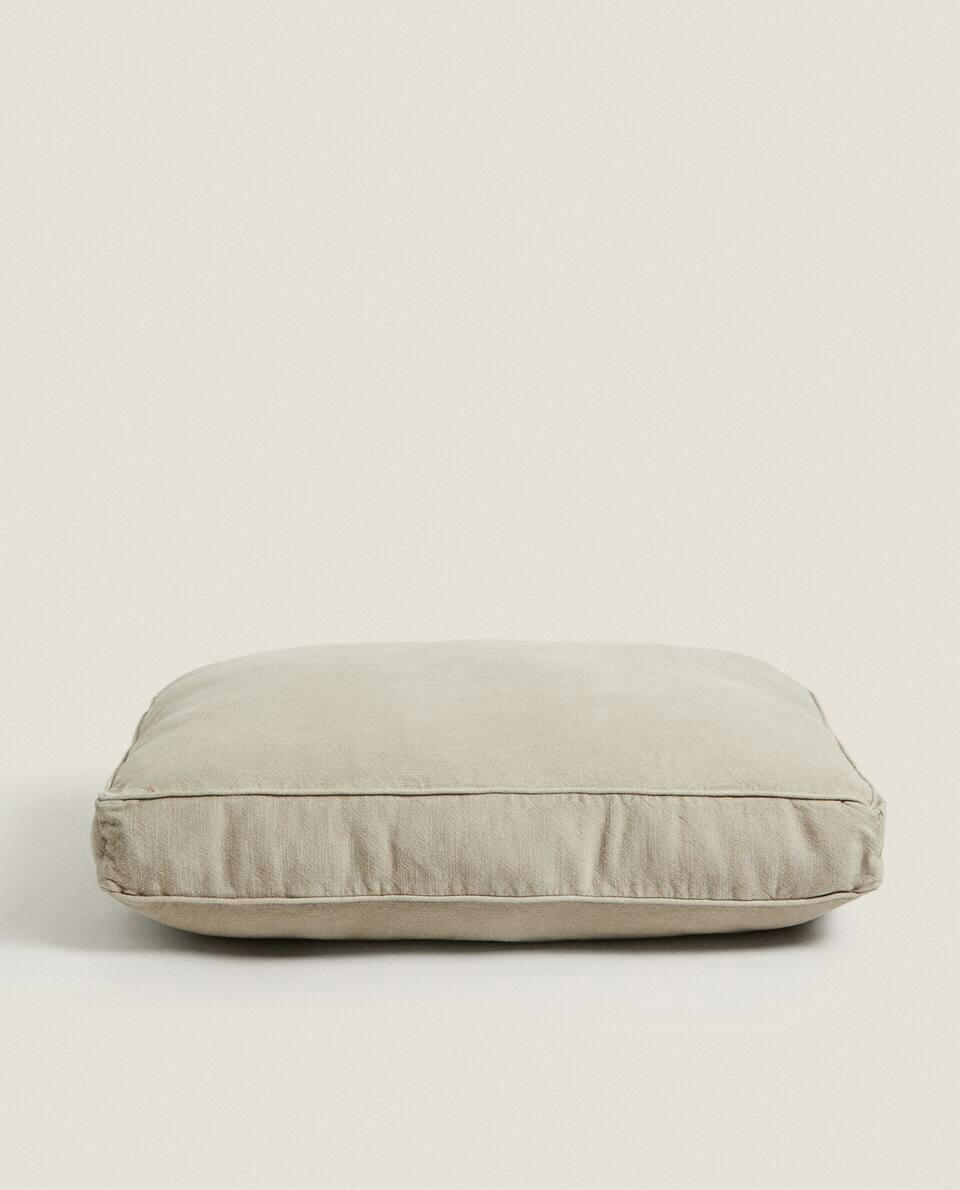 PET BED WITH PIPING