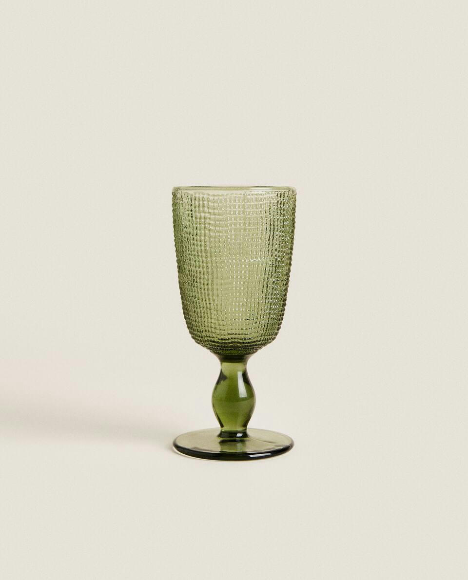 GLASS WITH RAISED DESIGN