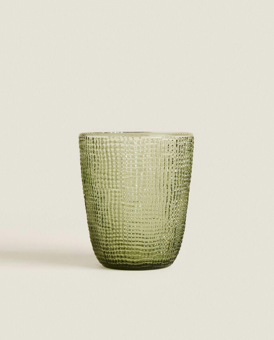 GLASS TUMBLER WITH RAISED DESIGN