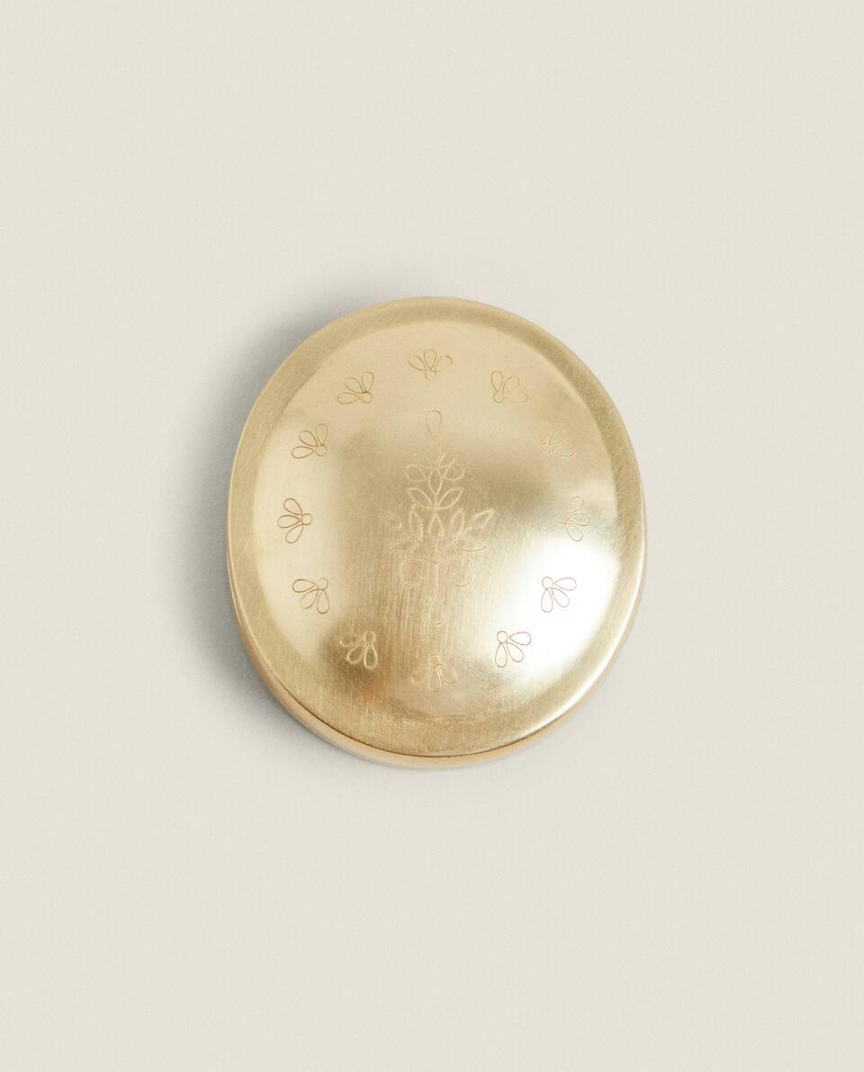 EMGRAVED ROUND BOX