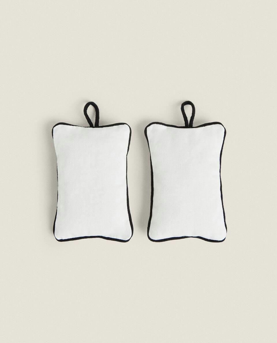 PACK OF WARDROBE CEDAR CHIP BAGS (PACK OF 2)