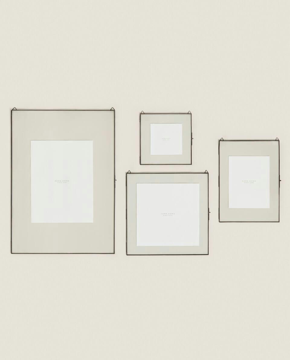 PHOTO FRAME WITH BLACK TRIM