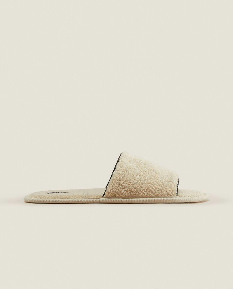 TERRY SLIDERS WITH PIPING