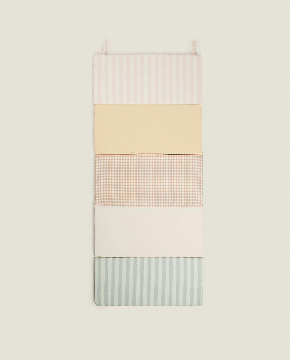 FLOOR MAT