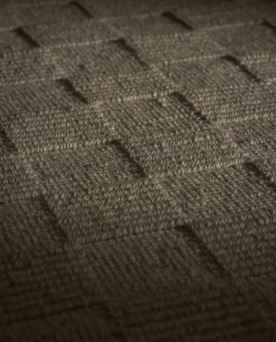 RUG 01
