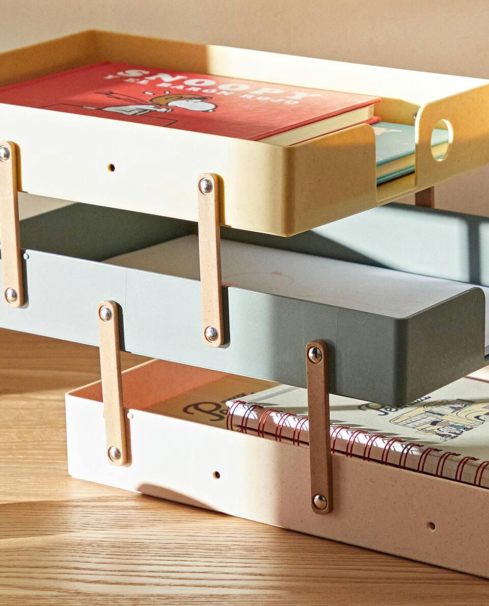 DOCUMENT TRAY