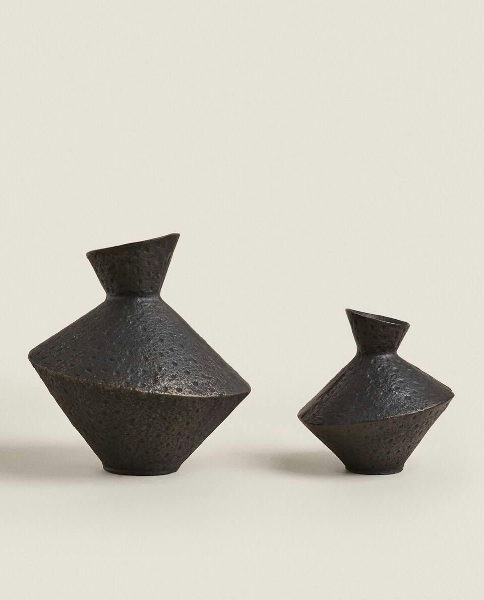 DARK VASE