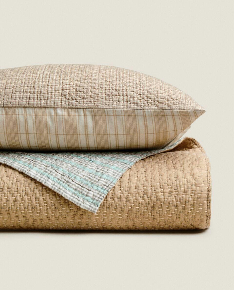 EMBROIDERED QUILT
