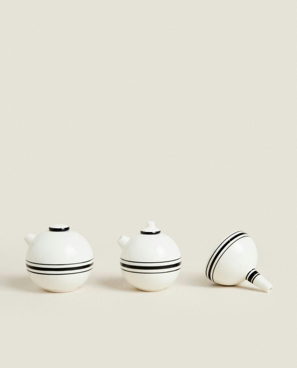 STONEWARE OIL AND VINEGAR CRUET SET WITH LINES