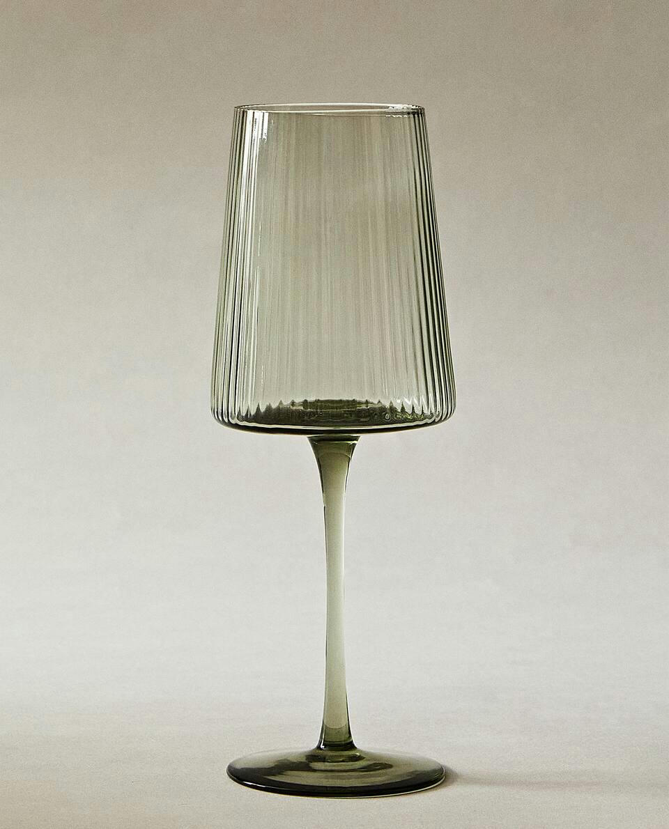 CONICAL GLASS WITH LINES