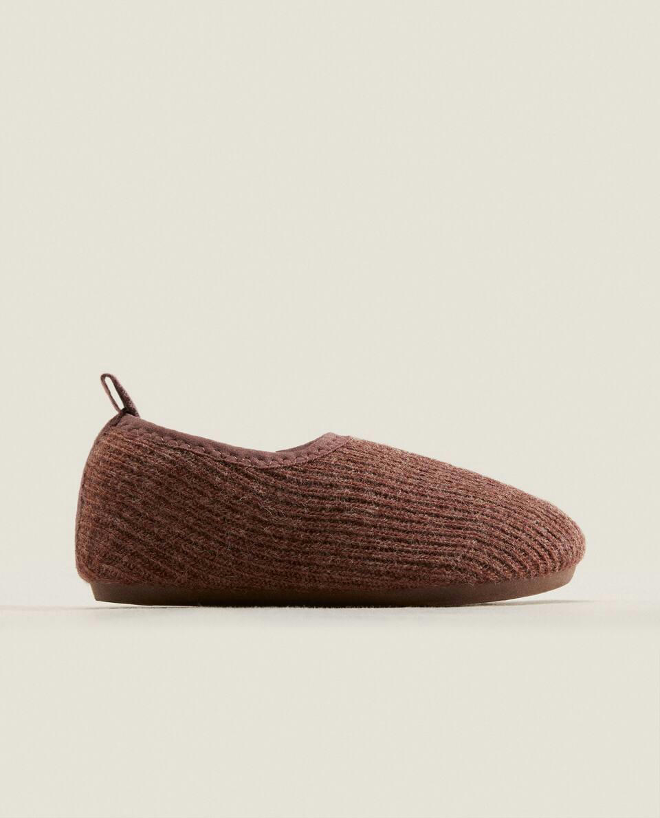 BASIC HOUSE SLIPPERS