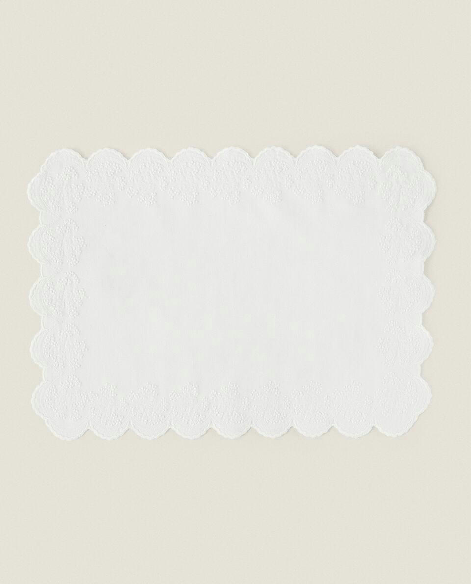 EMBROIDERED LINEN PLACEMAT