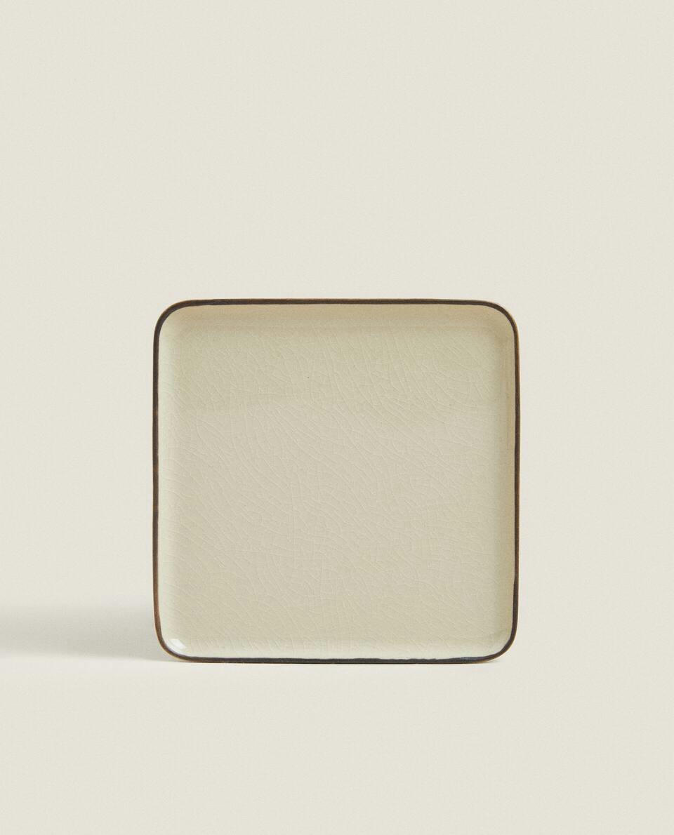 STONEWARE SET WITH RIM DETAIL