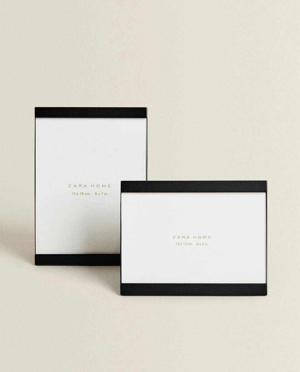 BLACK METAL FRAME