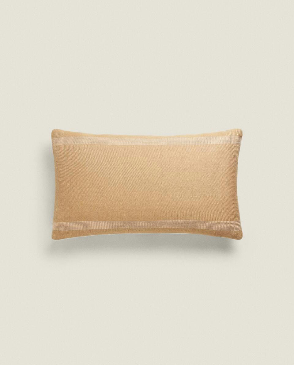 X áBBATTE ALPACA AND LINEN CUSHION WITH PIPING