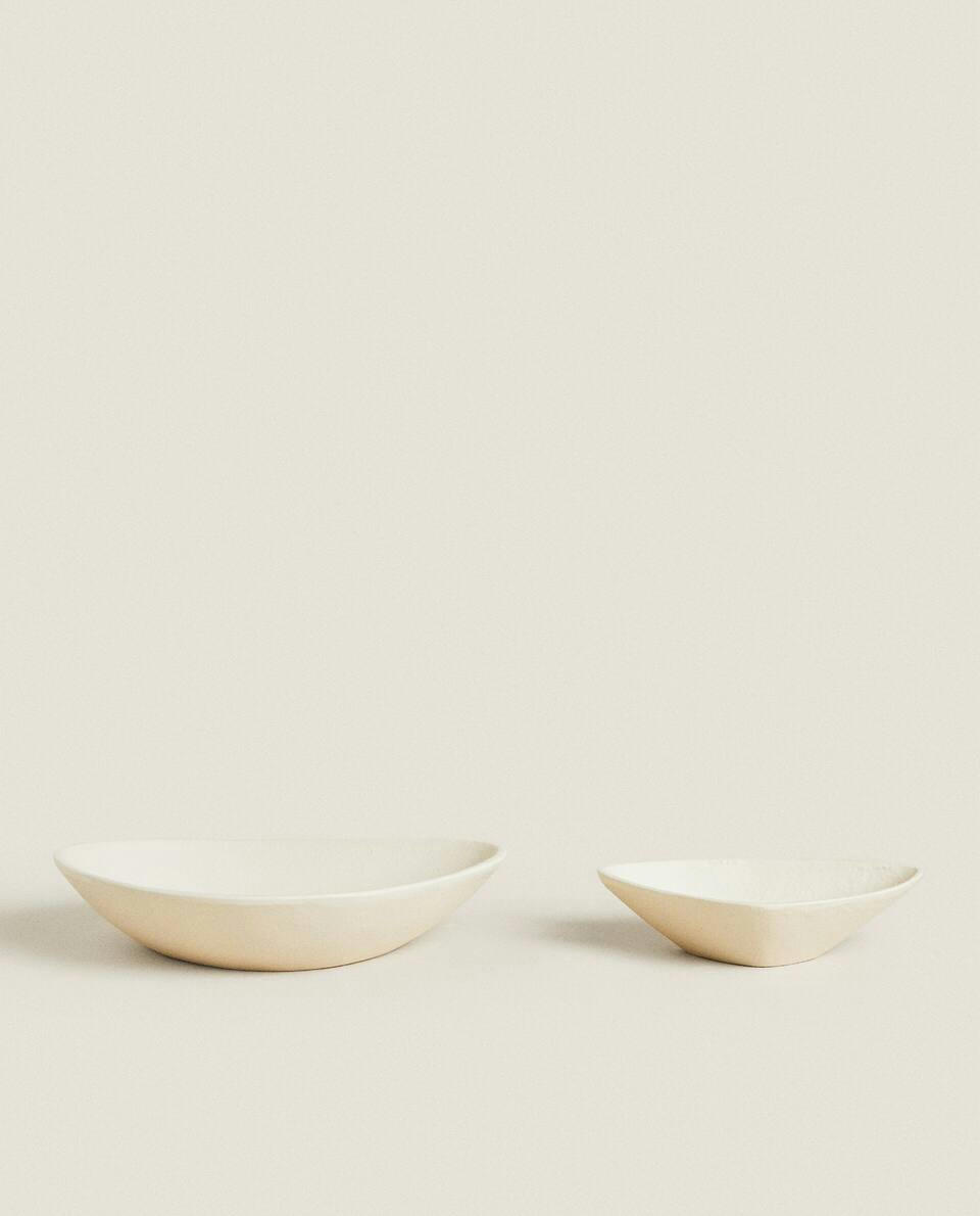 TRIANGULAR TRAY