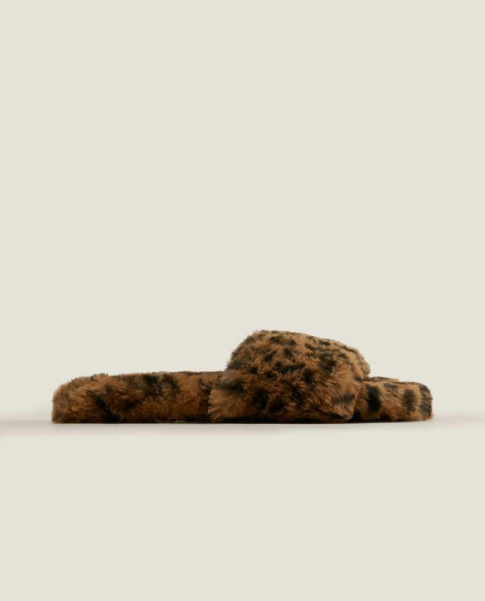 ANIMAL PRINT FAUX FUR SLIPPERS